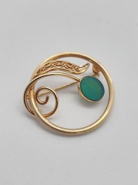 Vintage Signed AMCO 14K GF Gold Filled Green Cabochon Swirl Brooch Pin